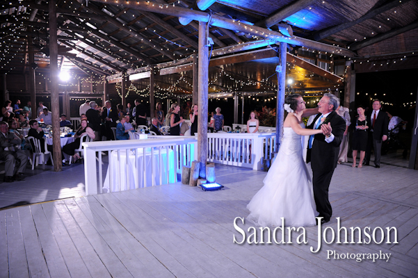 Best Lakeside wedding at Paradise Cove in Orlando, Florida - Wedding photographer - Sandra Johnson (SJFoto.com)